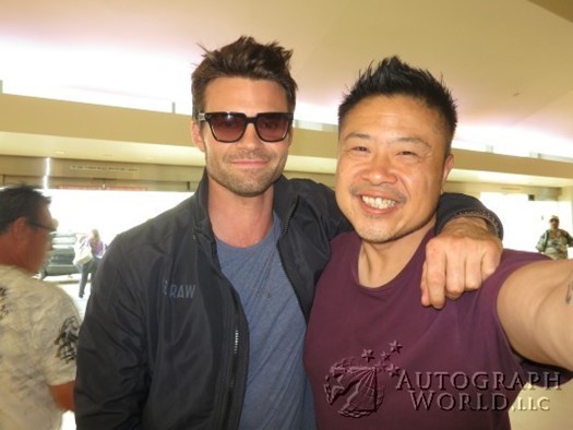 Daniel Gillies autograph