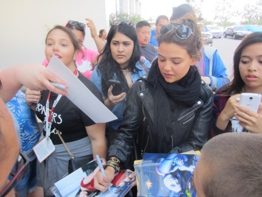Danielle Campbell autograph