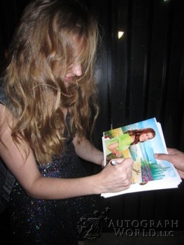 Danielle Wade autograph