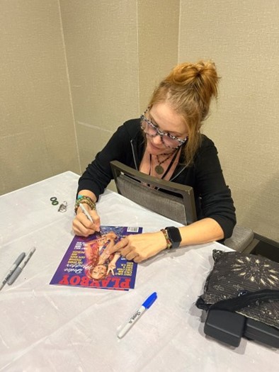 Dedee Pfeiffer autograph