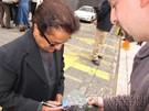 Deep Roy signing proof