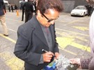 Deep Roy signing proof