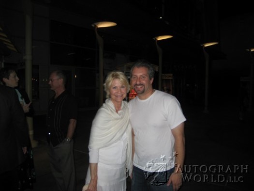 Dee Wallace autograph