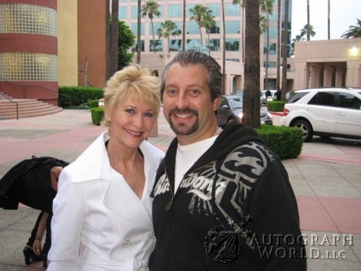 Dee Wallace autograph