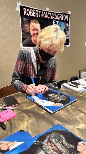 Dee Wallace autograph