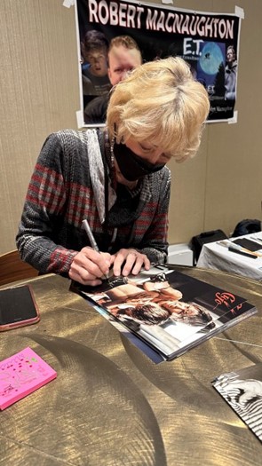 Dee Wallace autograph