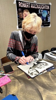 Dee Wallace autograph
