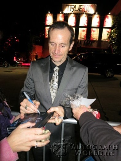 Denis O'Hare autograph