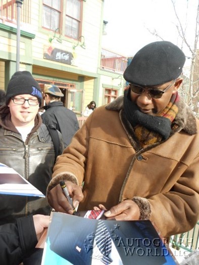 Dennis Haysbert autograph