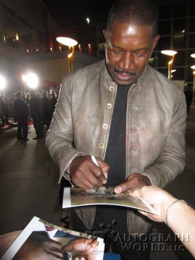 Dennis Haysbert autograph