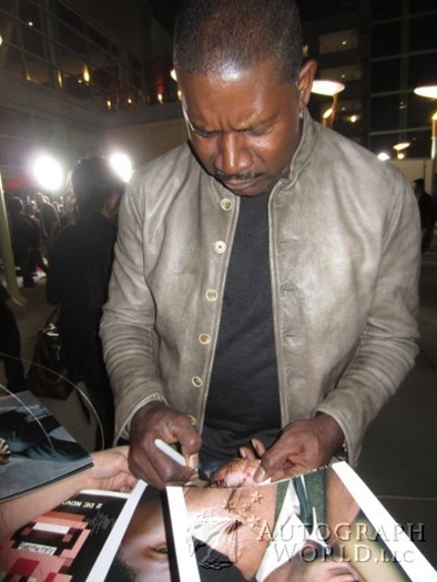 Dennis Haysbert autograph