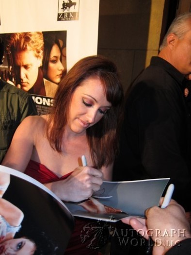 Devanny Pinn autograph