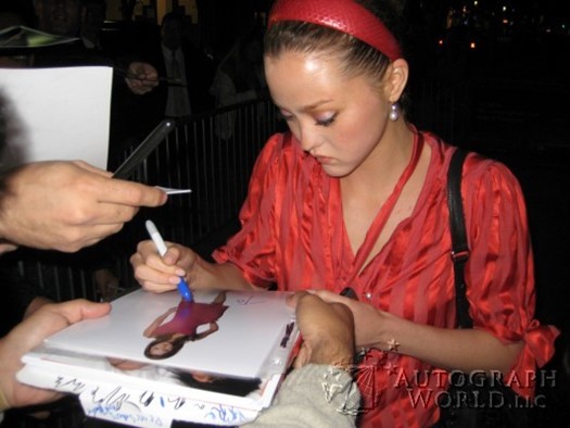 Devon Aoki autograph