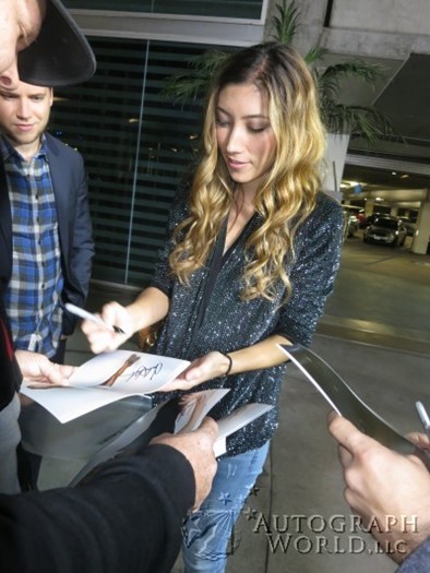 Dichen Lachman autograph