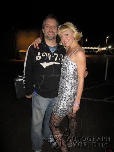 Dominique Swain autograph