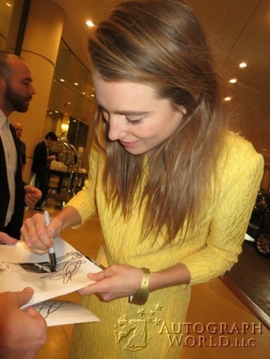 Dree Hemingway autograph