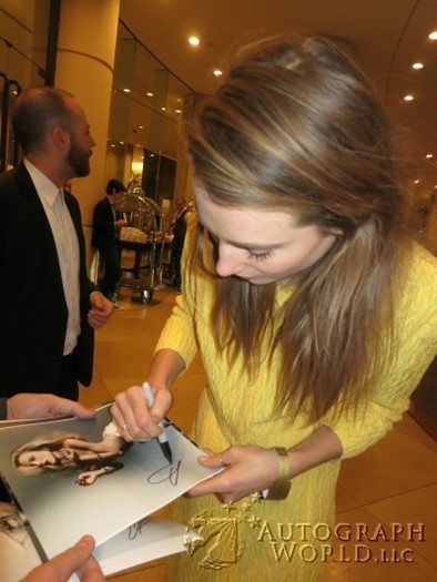 Dree Hemingway autograph