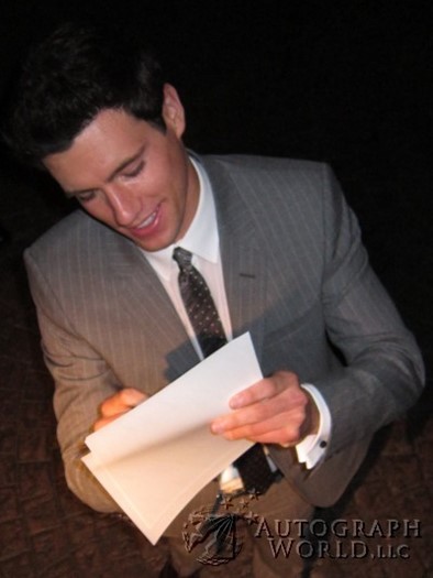 Drew Roy autograph