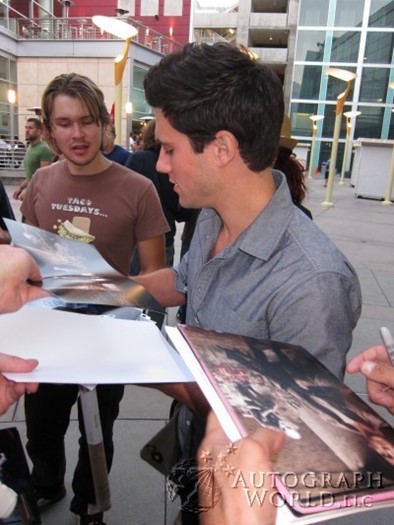Drew Roy autograph