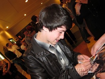 Dylan Minnette autograph