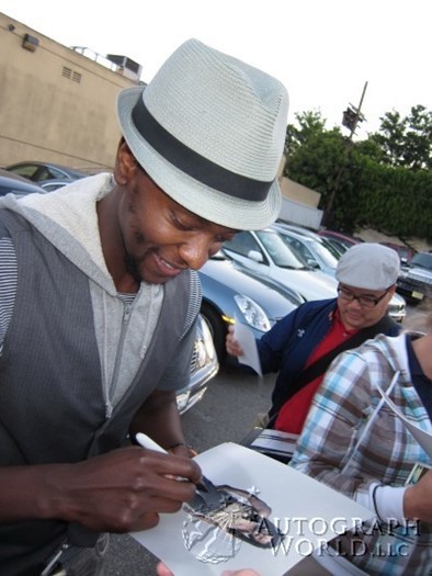 Edi Gathegi autograph