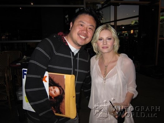 Elisha Cuthbert autograph