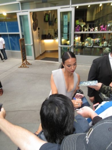 Elizabeth Frances autograph