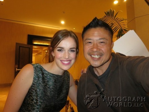 Elizabeth Henstridge autograph