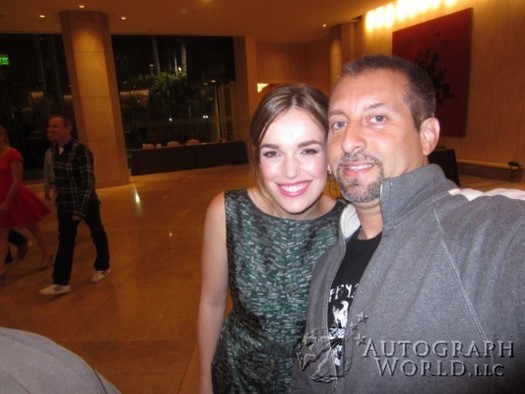 Elizabeth Henstridge autograph