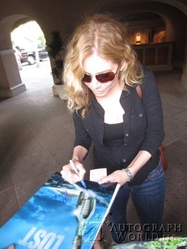 Elizabeth Mitchell autograph