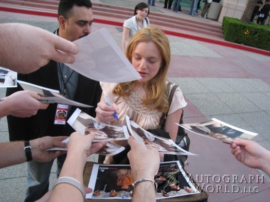 Elisabeth Moss autograph