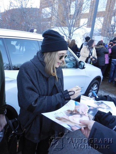 Elizabeth Olsen autograph