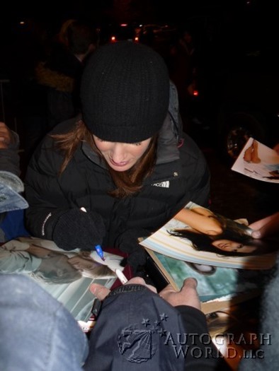 Elizabeth Reaser autograph