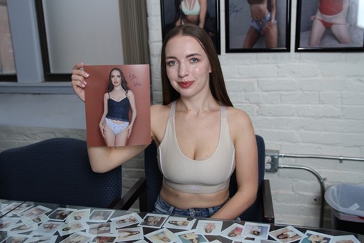 Elle Voss autograph