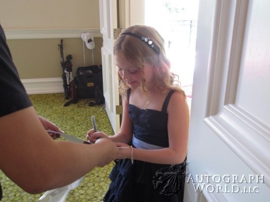 Emily Alyn Lind autograph