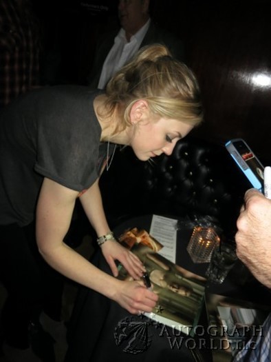 Emily Kinney autograph