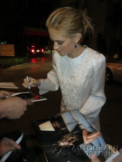 Emily Wickersham autograph