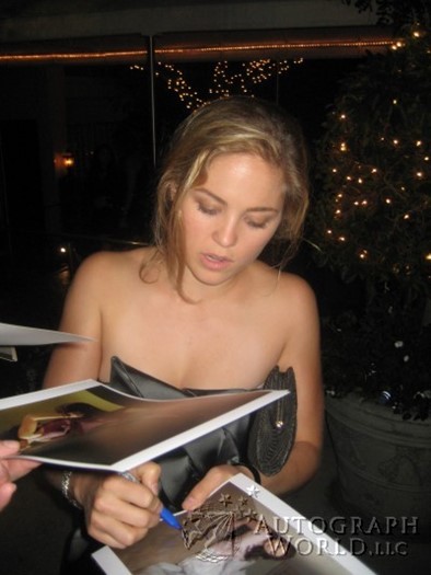 Erika Christensen autograph