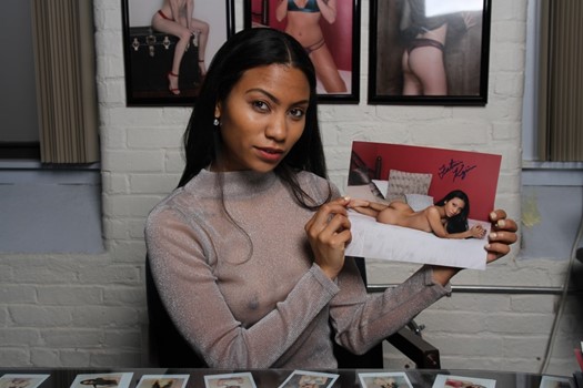 Fatima Kojima autograph