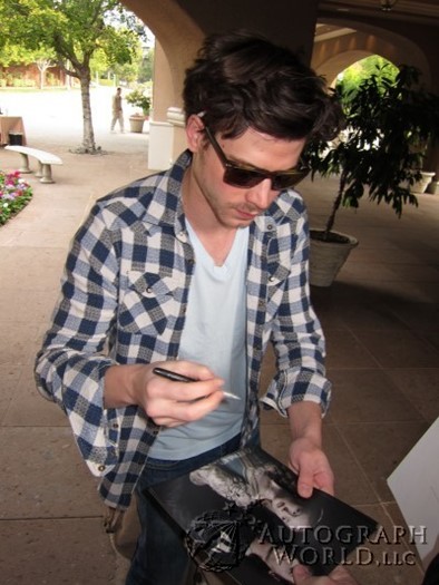 Francois Arnaud autograph