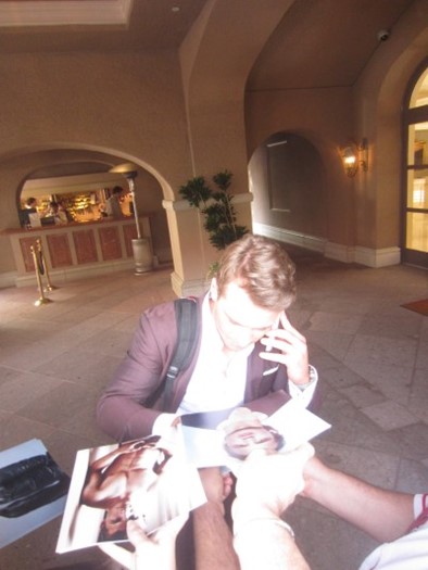 Freddie Stroma autograph