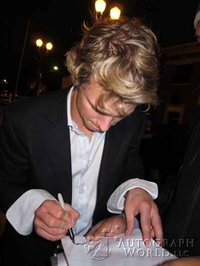 Freddie Stroma autograph