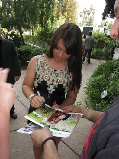 Frederique Dufort autograph