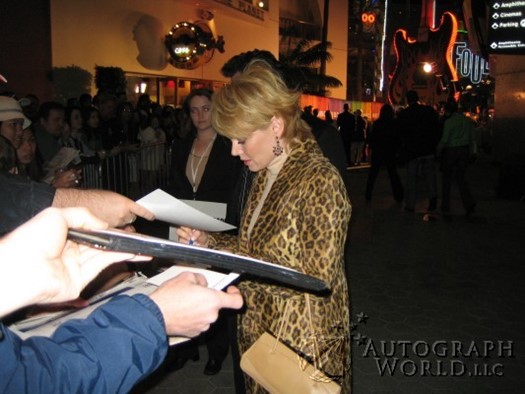 Gail O'Grady autograph