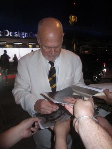 Gerald McRaney autograph