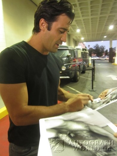 Gilles Marini autograph