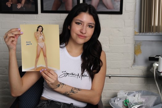 Gina Maria autograph