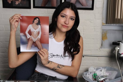 Gina Maria autograph