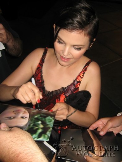 Ginnifer Goodwin autograph