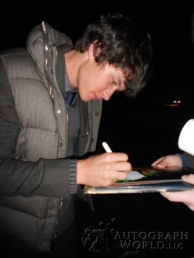 Graham Phillips autograph